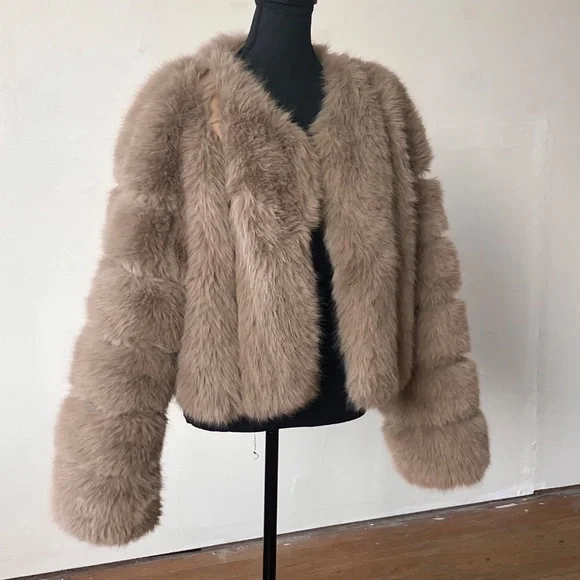 Women's Faux Fur Jacket - Beige/Tan - Picture 6 of 10